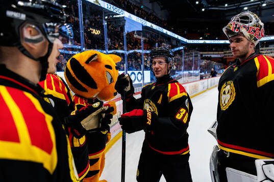 Brynäs Linus Ölund jublar