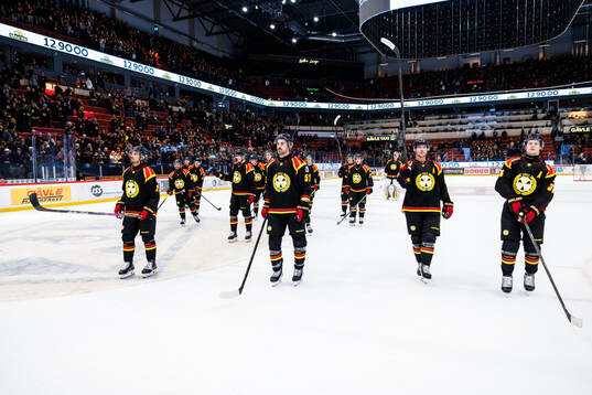 Brynäs spelare jublar