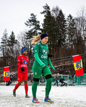 Ochelle Anya de Courcy and goalkeeper Hildegunn Sævik of