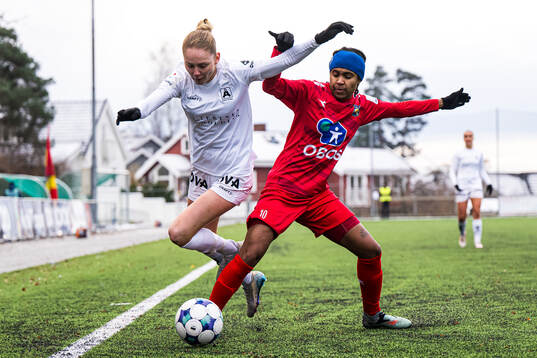 Norun Skjeldal of Åsane and Ochelle Anya de Courcy of Røa