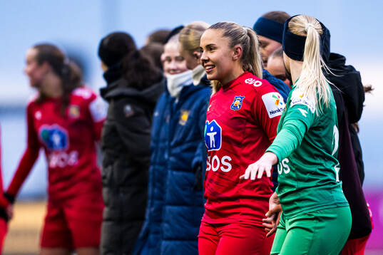 Hanna Rake Ellingsen of Røa celebrates