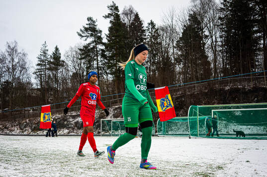 Ochelle Anya de Courcy and goalkeeper Hildegunn Sævik of