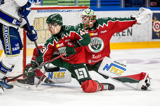 Frölundas Tom Nilsson och målvakt Lars Johansson