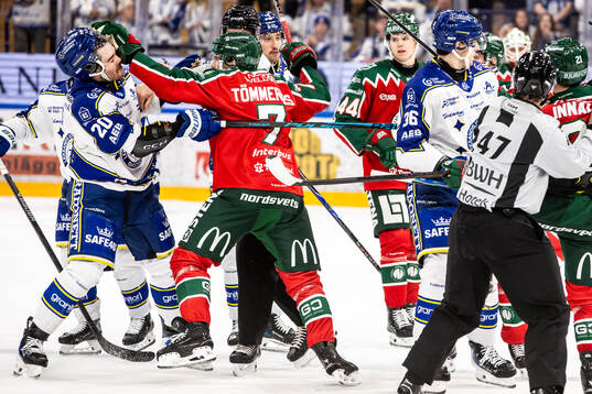Leksands Nolan Stevens och Frölundas Henrik Tömmernes