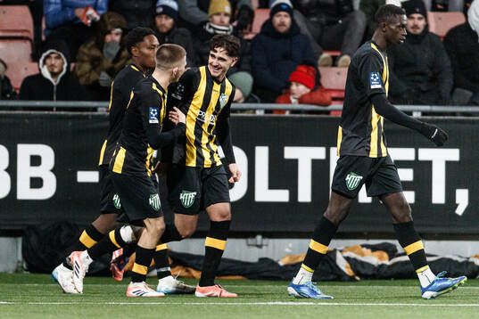 Hammarby TFFs Adrian Lahdo jublar
