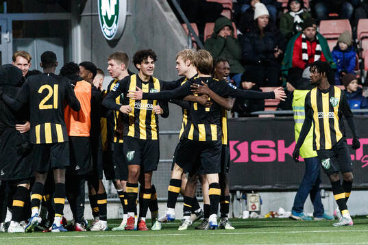 Hammarby TFFs Adrian Lahdo jublar