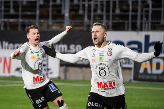 Örebros Erik Andersson jublar