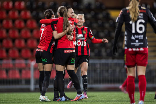 Brommapojkarnas Frida Thörnqvist jublar