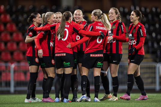Brommapojkarnas Frida Thörnqvist jublar