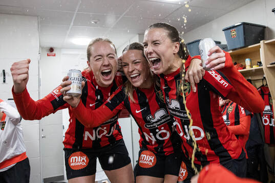 Brommapojkarnas Alice Ahlberg, Isabelle Navrén och Louise