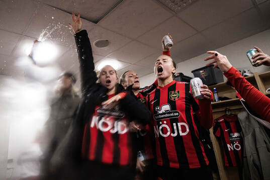 Brommapojkarnas spelare jublar