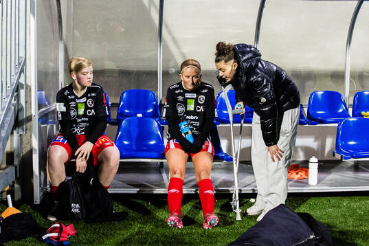 KIF Örebros Lilly Andersson och Vera Andersson deppar