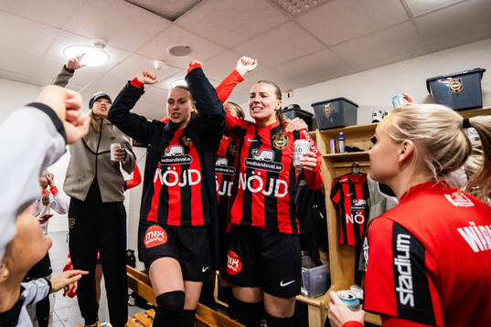 Brommapojkarnas spelare jublar