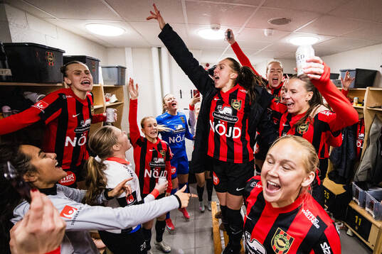 Brommapojkarnas Amanda Wulff, målvakt Emilia Johansson,