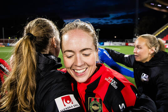 Brommapojkarnas Alice Ahlberg jublar