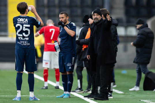 Utsiktens Malkolm Moenza  och tränare Bosko Orovic