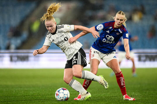 Beate Marcussen of Rosenborg and Karina Sævik of Vålerenga