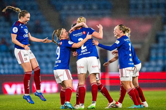 Linn Victoria Vickius of Vålerenga celebrates