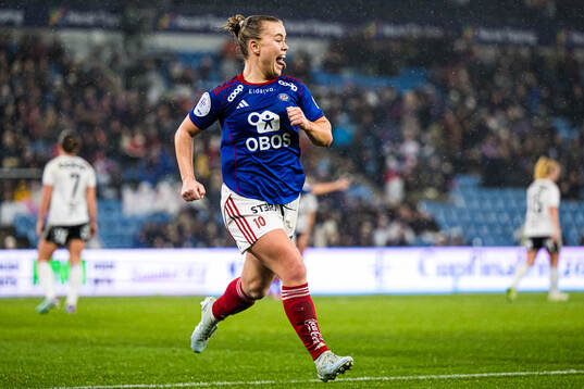 Olaug Tvedten of Vålerenga celebrates