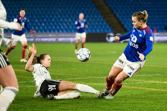 Cille Nilsen of Rosenborg and Olaug Tvedten of Vålerenga