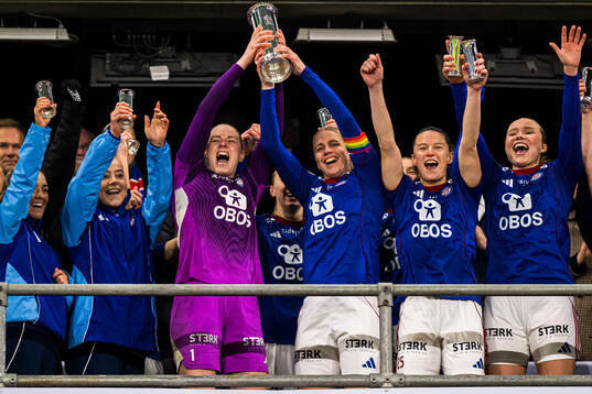 Goalkeeper Tove Enblom, Elise Thorsnes and Synne Skinnes