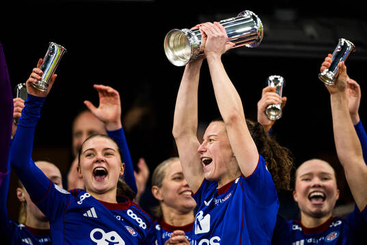Synne Skinnes Hansen of Vålerenga celebrates with the