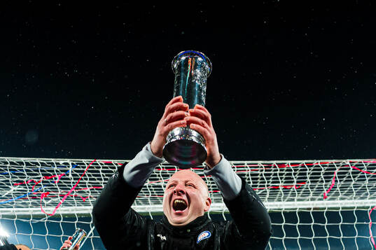 Head coach Nils Lexerød of Vålerenga celebrates with the