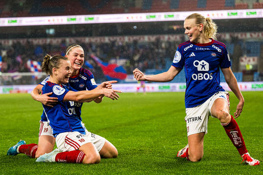 Olaug Tvedten of Vålerenga celebrates