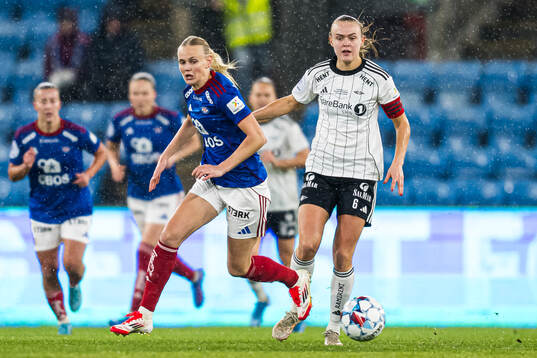 Karina Sævik of Vålerenga and Elin Sørum of Rosenborg