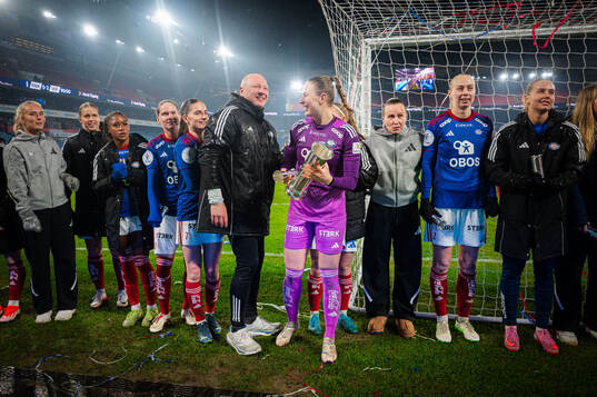 Head coach Nils Lexerød and goalkeeper Tove Enblom of