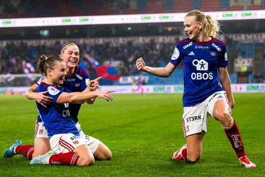 Olaug Tvedten of Vålerenga celebrates
