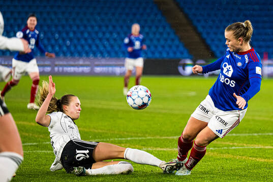 Cille Nilsen of Rosenborg and Olaug Tvedten of Vålerenga