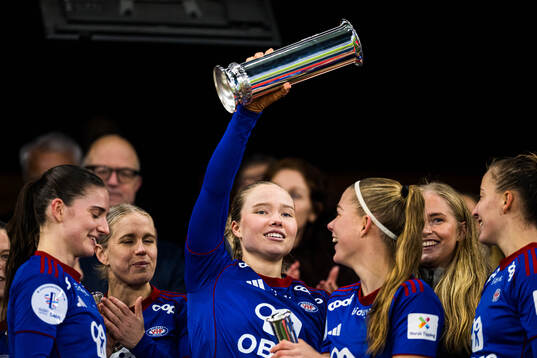 Arna Eiriksdottir of Vålerenga celebrates with the trophy