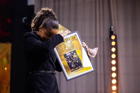 Felicia Schröder, Häcken, tilldelas priset för årets MVP