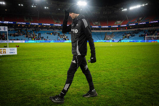 Head coach Robin Shroot of Rosenborg looks dejected