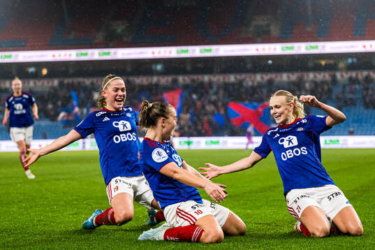 Olaug Tvedten of Vålerenga celebrates