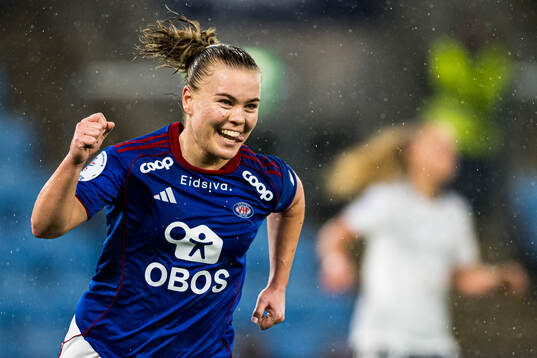 Olaug Tvedten of Vålerenga celebrates