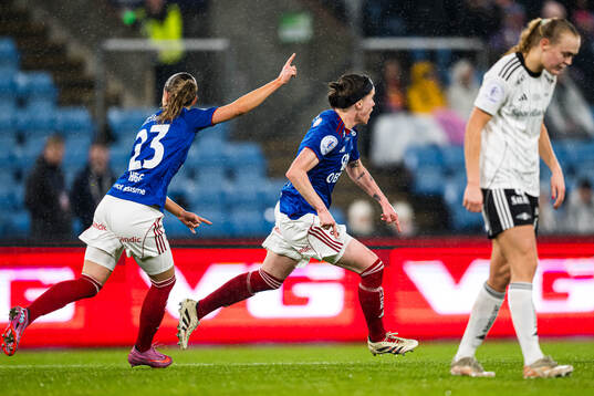 Linn Victoria Vickius of Vålerenga celebrates