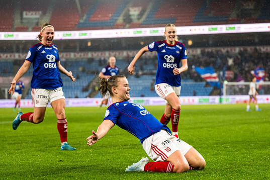 Olaug Tvedten of Vålerenga celebrates