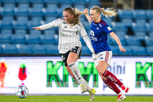 Andrea Buberg of Rosenborg and Karina Sævik of Vålerenga