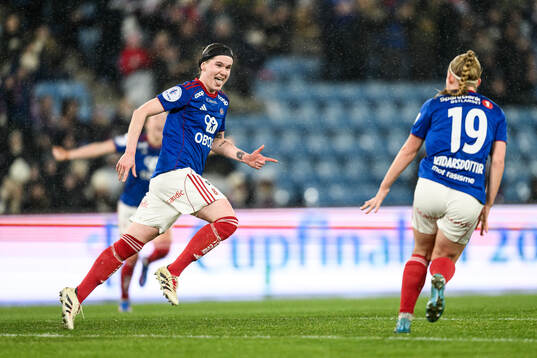 Linn Victoria Vickius of Vålerenga celebrates