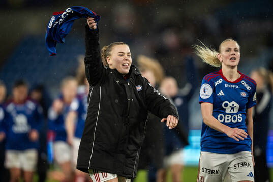 Olaug Tvedten of Vålerenga celebrates