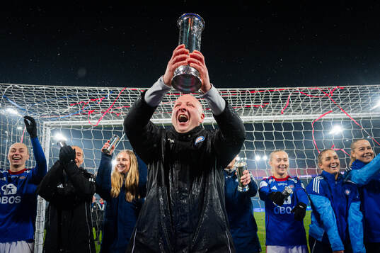 Head coach Nils Lexerød of Vålerenga celebrates with the