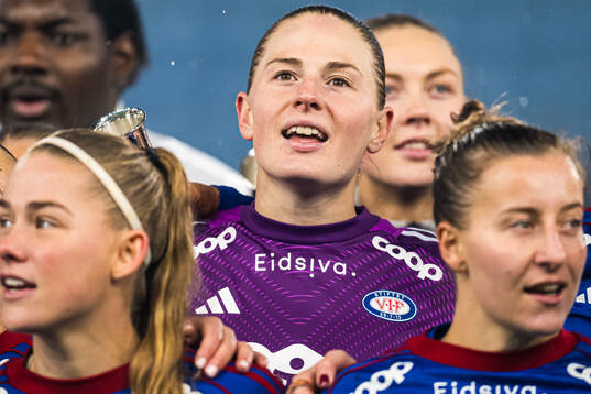 Goalkeeper Tove Enblom of Vålerenga celebrates