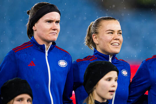 Linn Victoria Vickius and Olaug Tvedten of Vålerenga