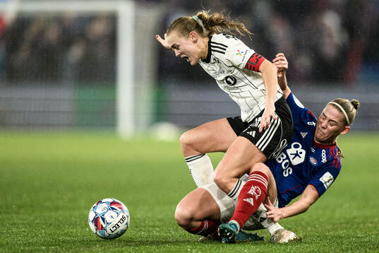 Elin Sørum of Rosenborg and Sædis Run Heidarsdottir of