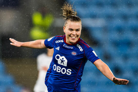Olaug Tvedten of Vålerenga celebrates