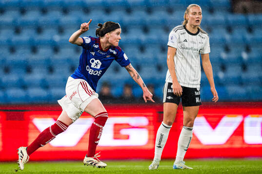 Linn Victoria Vickius of Vålerenga celebrates