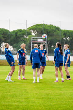 Smilla Holmberg and Hanna Lundkvist of the women's national