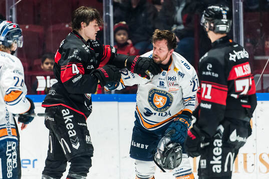 Malmö Redhawks Martin Schreiber och Växjös Brian Cooper